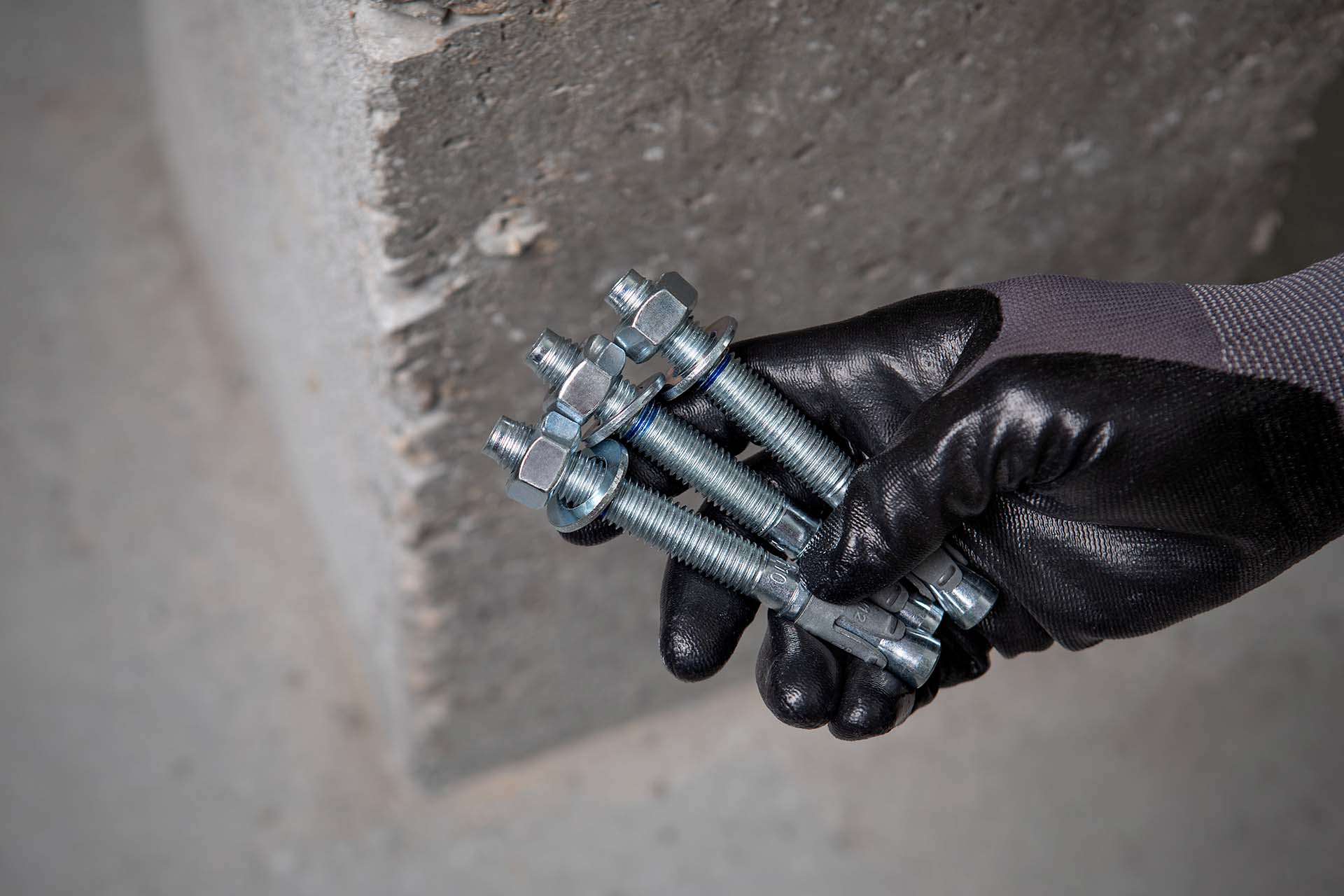Operator hand with protective glove holding Index® MT male anchors